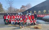 “大雪如約至 志愿暖人心”青年志愿者協會開展校園周邊積雪清掃活動