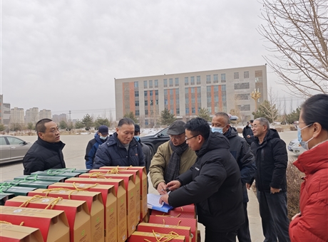 感恩職工奉獻 節前溫暖回饋│學校開展了退休人員春節前福利發放活動