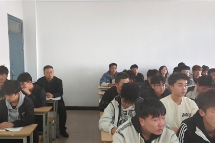 校長(zhǎng)李海軍深入教學(xué)一線聽(tīng)課 調(diào)研指導(dǎo)思政課教學(xué)工作